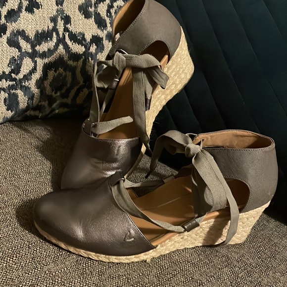 VIONIC Kaitlyn Espadrille Wedges. - Picture 5 of 8